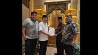 Bacabup Merangin H Nalim bersama H Cek Endra Ketua DPD I Partai Golkar dan Ketua DPD II Golkar Herman Efendi. Bacabup Merangin H Nalim bersama H Cek Endra Ketua DPD I Partai Golkar dan Ketua DPD II Golkar Herman Efendi.