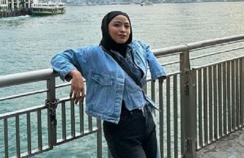 tantri kotak ditarik penonton hingga jatuh dari panggung setinggi 2 meter