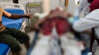 Korban pembacokan di muaro jambi saat ditangani petugas rumah sakit.