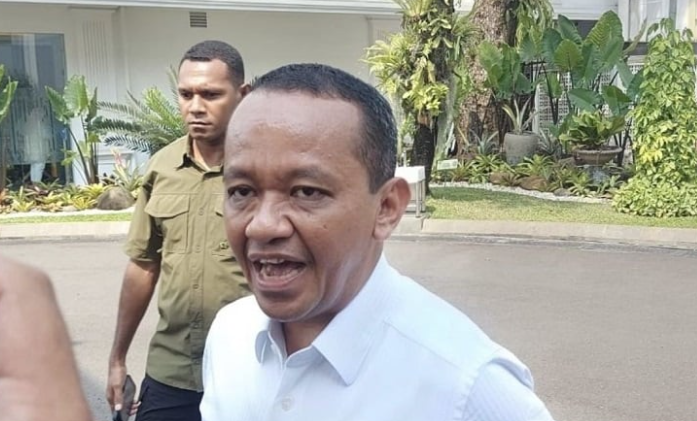 bahlil bakal gelar rapat tertutup bahas tambang ilegal . bahlil bakal gelar rapat tertutup bahas tambang ilegal .