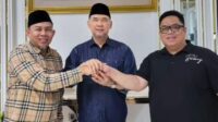 Sy Fasha (tengah) dukung HAR (kiri) dan Guntur (kanan) untuk Pilwako Jambi 2024. Foto : dok tim