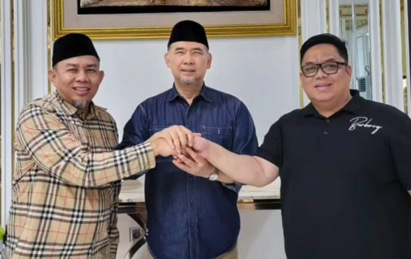 Sy Fasha (tengah) dukung HAR (kiri) dan Guntur (kanan) untuk Pilwako Jambi 2024. Foto : dok tim