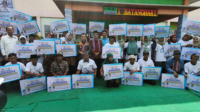 gubernur jambi, al haris saat serahkan bantuan dumisake di kabupaten batanghari