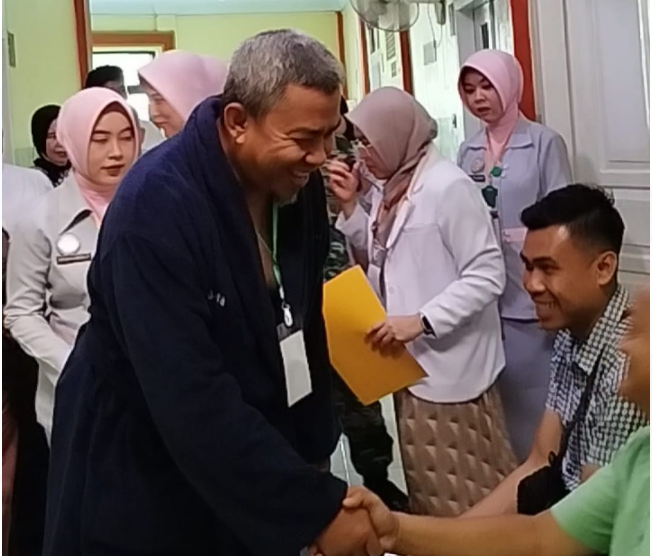 h abdul rahman disapa keluarga pasien saat jalani tes kesehatan h abdul rahman disapa keluarga pasien saat jalani tes kesehatan