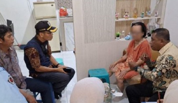 heboh ibu anak jadi pengemis, ternyata punya rumah 3 lantai di jakut heboh ibu anak jadi pengemis, ternyata punya rumah 3 lantai di jakut