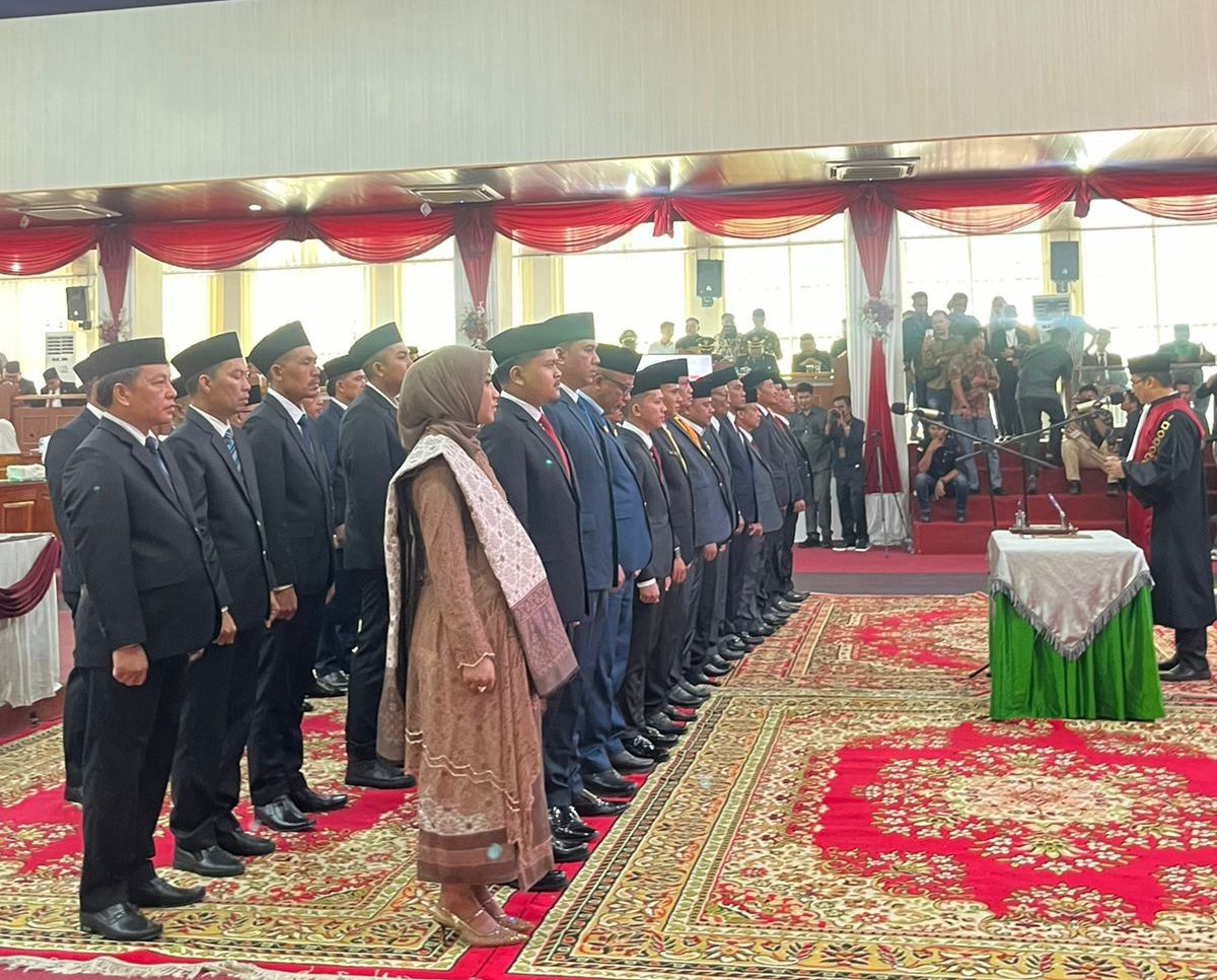 Pelantikan 35 Anggota DPRD Merangin periode 2024-2029. foto: ist Pelantikan 35 Anggota DPRD Merangin periode 2024-2029. foto: ist