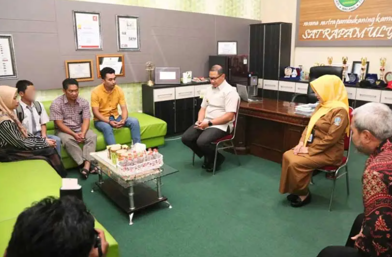 kepolisian turun tangan menyelidiki video viral dugaan penganiayaan guru smkn di kota malang ke muridnya.