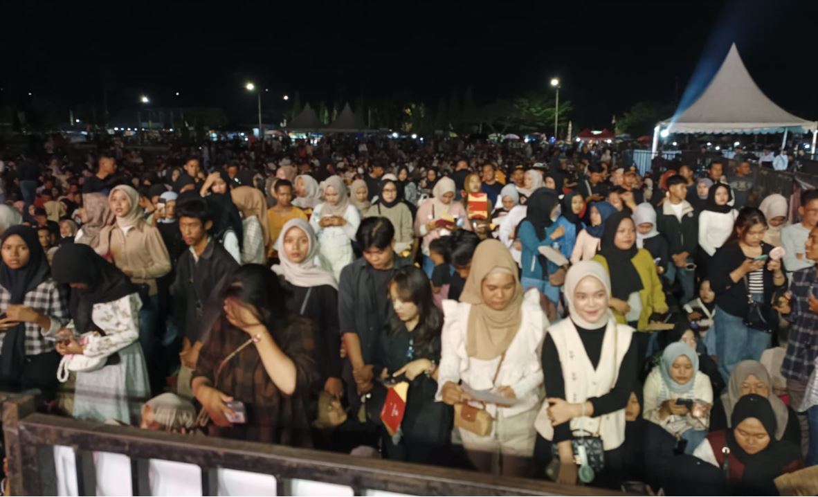 Lautan massa di deklarasi h abdul rahman andi muhammad guntur jambi