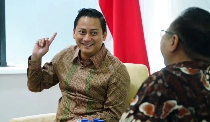menag yaqut cholil qoumas menunjuk wamenkeu ii thomas djiwandono sebagai ketua panitia natal nasional 2024.