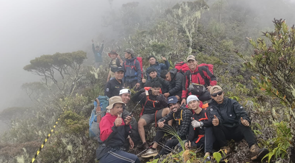 pemandangan gunung masurai merangin jambi