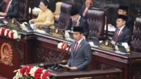 presiden jokowi menyebut, program makan bergizi gratis diarahkan untuk meningkatkan gizi anak sekaligus memberdayakan umkm, dan meningkatkan ekonomi masyarakat kecil di daerah.