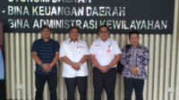 Ketua Herman Efendi bersama anggota DPRD Merangin Asari Elwakas Apuk, Taufik di Gedung Kemendagri. Senin (12/8/2024).