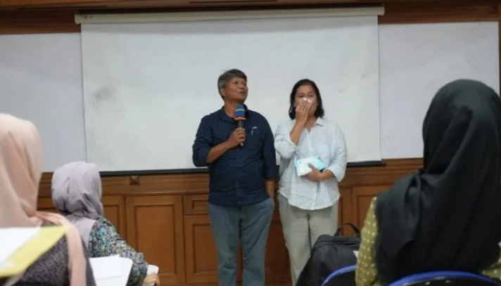 sebastian hutabarat dan imelda tiurniari napitupulu, orang tua dari mahasiswa baru feb ugm marchia rm hutabarat yang telah meninggal sebelum dimulainya perkuliahan. sebastian hutabarat dan imelda tiurniari napitupulu, orang tua dari mahasiswa baru feb ugm marchia rm hutabarat yang telah meninggal sebelum dimulainya perkuliahan.
