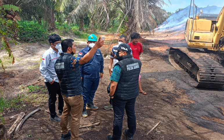 subdit iv tipidter ditreskrimsus polda jambi melakukan pengecekan terbakarnya batu bara di stockpile pt bumi borneo inti (bbi) di desa sungai gelam