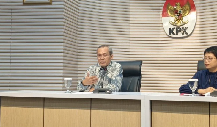 wakil ketua kpk, alexander marwata saat konferensi pers di gedung merah putih kpk,