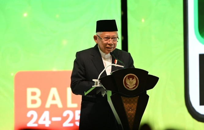 wapres maruf amin saat menghadiri muktamar ke vi pkb di bali.