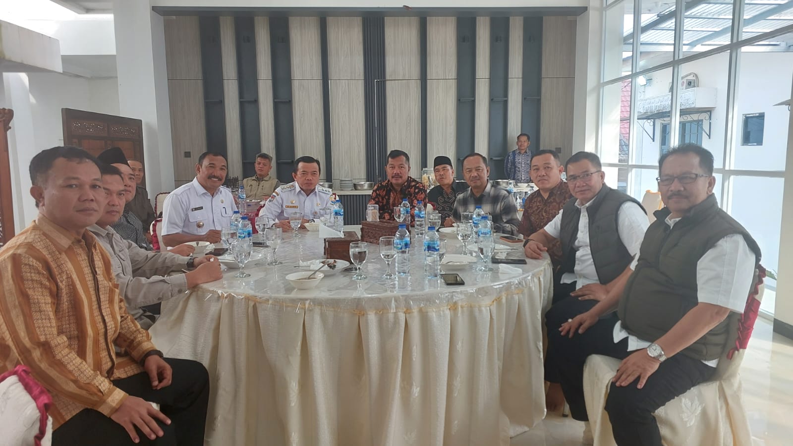 Pemkab Silaturahmi Bersama Gubernur Jambi dan Bacalon Bupati Kerinci. Foto: Oga/Jambiseru.com Pemkab Silaturahmi Bersama Gubernur Jambi dan Bacalon Bupati Kerinci. Foto: Oga/Jambiseru.com