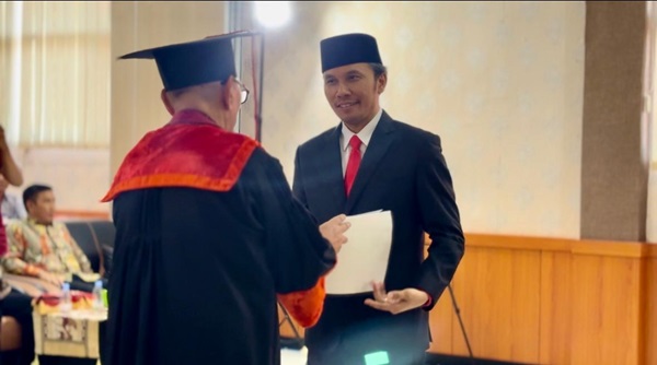 Ketua DPRD Provinsi Jambi, Edi Purwanto mendapatkan gelar Doktor Ketua DPRD Provinsi Jambi, Edi Purwanto mendapatkan gelar Doktor