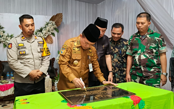 gubernur jambi , al haris resmikan desa persiapan sungai tebal gubernur jambi , al haris resmikan desa persiapan sungai tebal