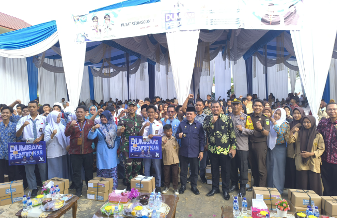 gubernur jambi, al haris serahkan dumisake pendidikan di kabupaten bungo dan tebo. gubernur jambi, al haris serahkan dumisake pendidikan di kabupaten bungo dan tebo.