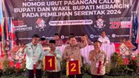 Saat pencabutan nomor urut pasangan calon Bupati dan Bakil Bupati Merangin dihalaman kantor KPU Merangin. Senin (23/9/2024)