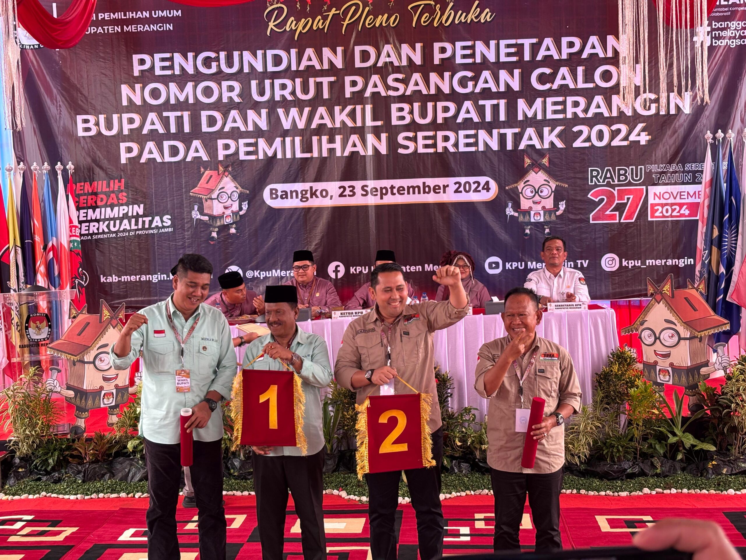 Saat pencabutan nomor urut pasangan calon Bupati dan Bakil Bupati Merangin dihalaman kantor KPU Merangin. Senin (23/9/2024) Saat pencabutan nomor urut pasangan calon Bupati dan Bakil Bupati Merangin dihalaman kantor KPU Merangin. Senin (23/9/2024)