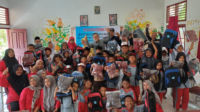 kadis disdikbud muaro jambi bagi bagi seragam sekolah gratis
