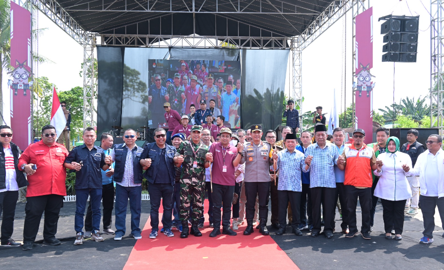 kapolda jambi irjen pol rusdi hartono hadir pada kegiatan deklarasi kampanye damai pasangan calon gubernur dan wakil gubernur jambi kapolda jambi irjen pol rusdi hartono hadir pada kegiatan deklarasi kampanye damai pasangan calon gubernur dan wakil gubernur jambi