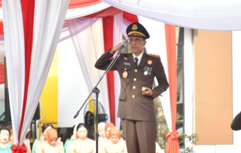kepala kejaksaan tinggi jambi, dr. hermon dekristo, sh, mh