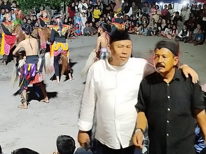 pak kumis dampingi cawako rahman hadiri pagelaran seni budaya kuda kepang pak kumis dampingi cawako rahman hadiri pagelaran seni budaya kuda kepang