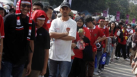 penonton timnas indonesia vs australia dirazia polisi, flare petasan akan disita