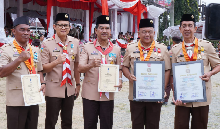 pj bupati muaro jambi dan sekda terima penghargaan di hari pramuka ke 63 jambi pj bupati muaro jambi dan sekda terima penghargaan di hari pramuka ke 63 jambi