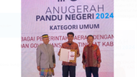 pj bupati muaro jambi raden najmi terima anugrah pandu negeri 2024