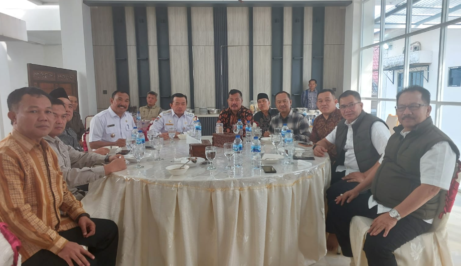 saat al haris coffee morning bersama 4 paslon bupati kerinci saat al haris coffee morning bersama 4 paslon bupati kerinci