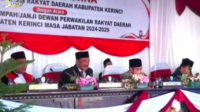 Pelantikan 30 Anggota DPRD Kerinci Periode 2024-2029. Foto: Oga/Jambiseru.com Pelantikan 30 Anggota DPRD Kerinci Periode 2024-2029. Foto: Oga/Jambiseru.com