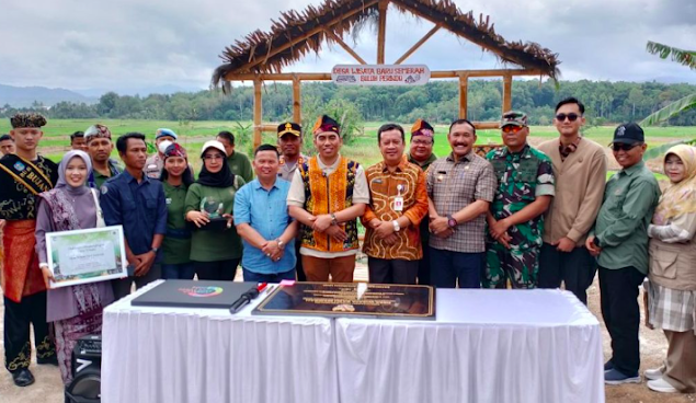 Pj Bupati Kerinci Sambut Kedatangan Kemenparekraf RI. Foto: Oga/Jambiseru.com Pj Bupati Kerinci Sambut Kedatangan Kemenparekraf RI. Foto: Oga/Jambiseru.com