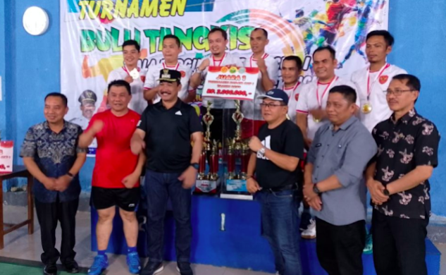 Penutupan Turnamen Badminton Antar OPD. Foto: Oga/Jambiseru.com Penutupan Turnamen Badminton Antar OPD. Foto: Oga/Jambiseru.com