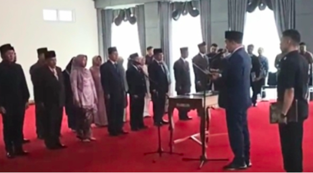 Pelantikan Pejabat Eselon III dan IV Pemkab Kerinci. Foto: Oga/Jambiseru.com Pelantikan Pejabat Eselon III dan IV Pemkab Kerinci. Foto: Oga/Jambiseru.com