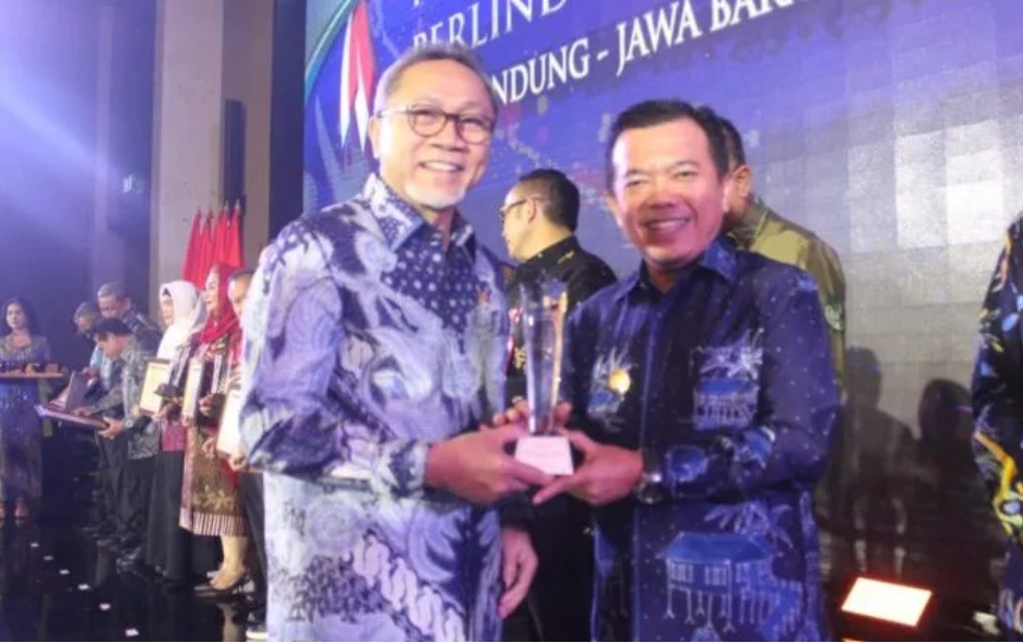 al haris pernah terima penghargaan dari mendag ri al haris pernah terima penghargaan dari mendag ri