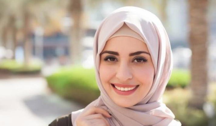 bagi banyak wanita muslim, jilbab bukan hanya merupakan bentuk kewajiban, tetapi juga bagian penting dari gaya pribadi.