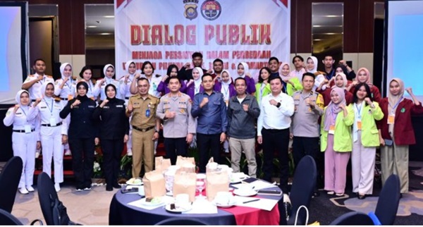 bidhumas polda jambi melaksanakan kegiatan dialog publik dengan tema menjaga persatuan dalam perbedaan wujudkan pemilu aman dan bermartabat. bidhumas polda jambi melaksanakan kegiatan dialog publik dengan tema menjaga persatuan dalam perbedaan wujudkan pemilu aman dan bermartabat.