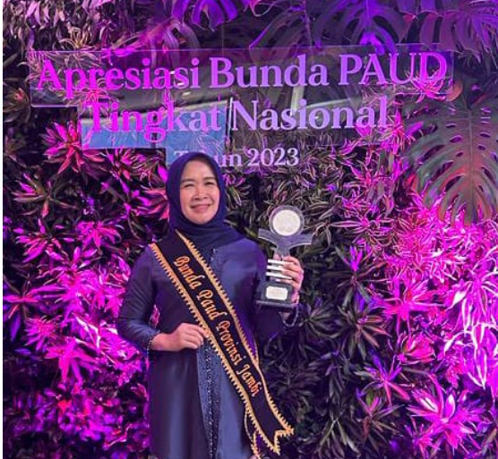 bunda paud provinsi jambi hj hesnidar haris pernah menorehkan prestasi ditingkat nasional dengan meraih juara 1 (satu) penghargaan wiyata dharma madya. bunda paud provinsi jambi hj hesnidar haris pernah menorehkan prestasi ditingkat nasional dengan meraih juara 1 (satu) penghargaan wiyata dharma madya.