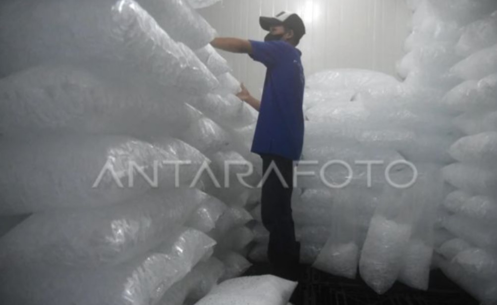 di era modern ini, kebutuhan akan es batu berkualitas tinggi semakin meningkat, terutama di industri kuliner dan perhotelan. di era modern ini, kebutuhan akan es batu berkualitas tinggi semakin meningkat, terutama di industri kuliner dan perhotelan.