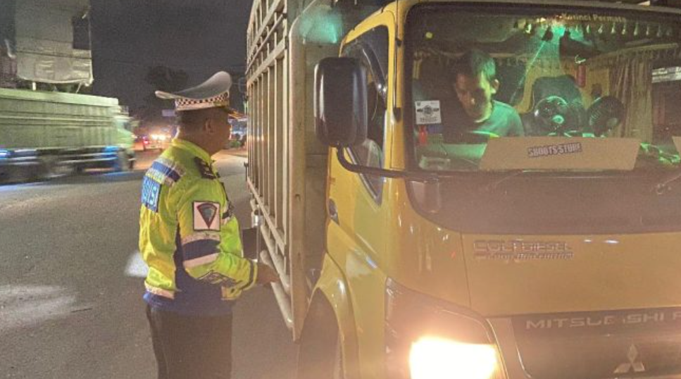 ditlantas polda jambi tilang kendaraan angkutan batubara tak taat aturan