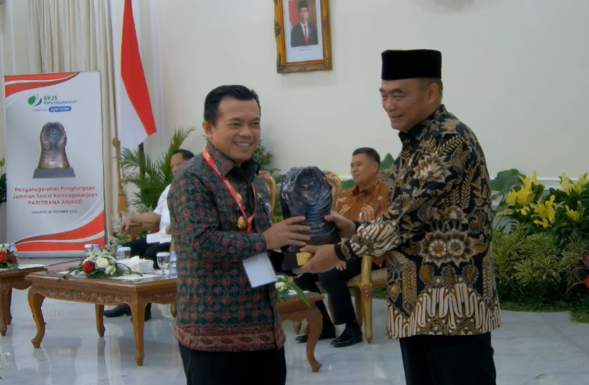 Al Haris meraih penghargaan tingkat nasional. Al Haris meraih penghargaan tingkat nasional.