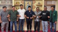Ketua DPRD Merangin M Rifaldi bersama Tokoh Masyarakat Dapil III Pamenang. Selasa (1/10/2024). foto: Edo Guntara