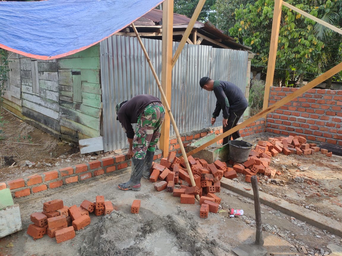 Yabani warga Desa Bedeng Rejo Tak Menyangka Rumah Saya Dibangun Baru Oleh TNI. Yabani warga Desa Bedeng Rejo Tak Menyangka Rumah Saya Dibangun Baru Oleh TNI.