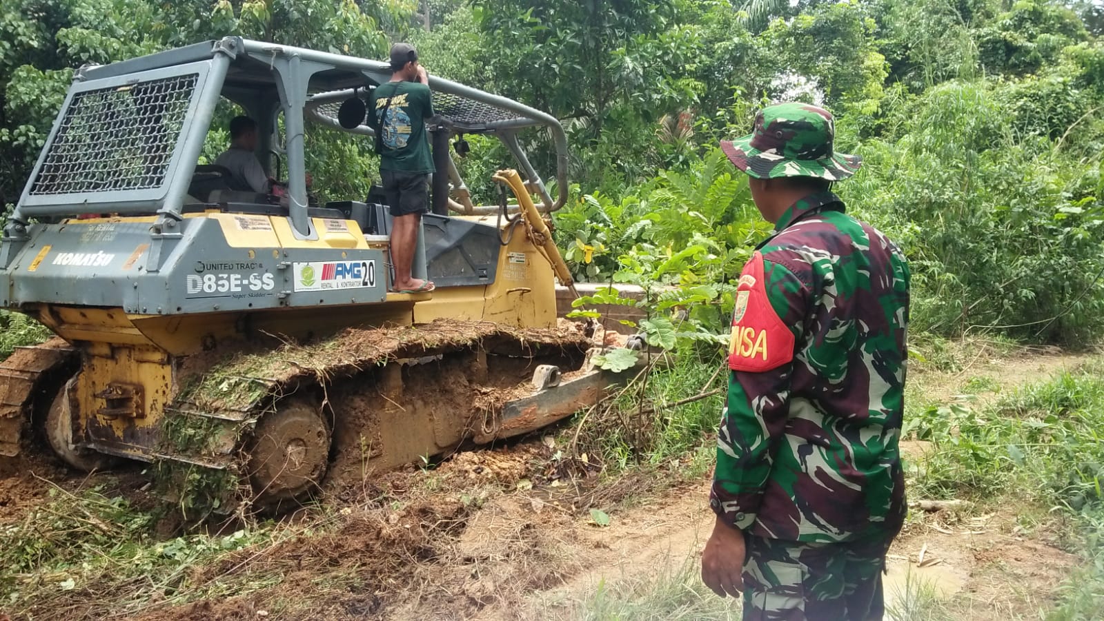 TMMD ke 122 Kodim Sarko mulai kerjakan jalan penghubung dua Desa.