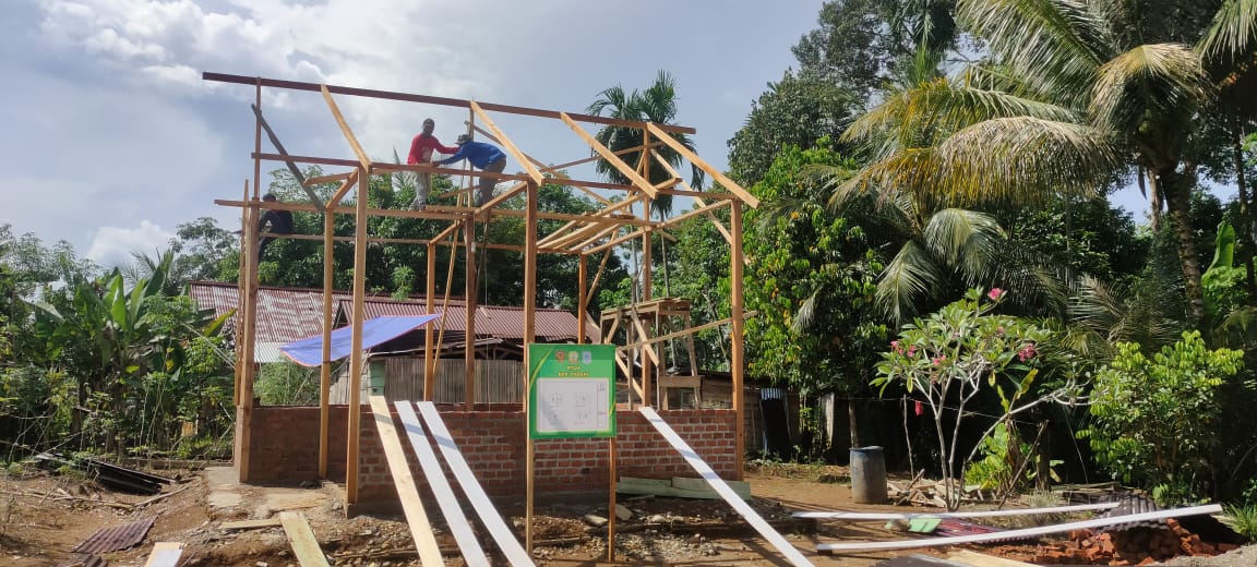 Satgas TMMD ke-122 Kodim 0420 Sarko Bangun Rumah Tak Layak Huni jadi Layak Huni. Satgas TMMD ke-122 Kodim 0420 Sarko Bangun Rumah Tak Layak Huni jadi Layak Huni.