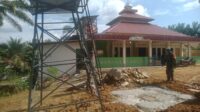 Satgas TMMD ke 122 Kodim Sarko Mulai Pasang Pondasi Tower Sumur Bor di Masjid Baiturrahman. Minggu (6/10/2024).